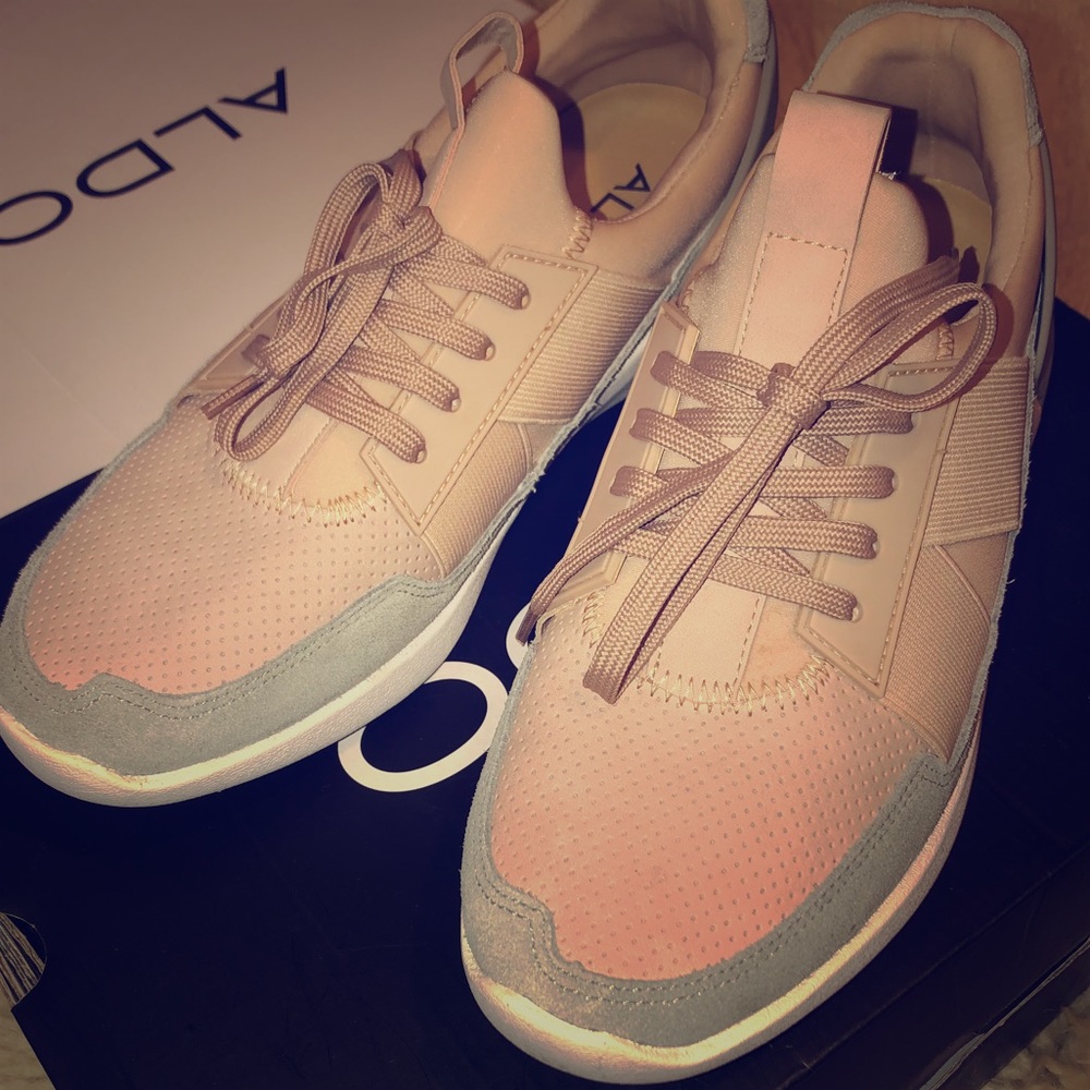 Also casual dress sneakers 👟